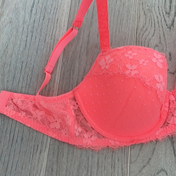 Victoria’s Secret bra - Picture 3 of 3